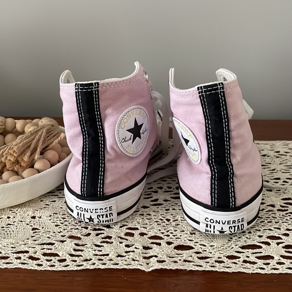 Unique white and pink women’s high top converse! - Picture 4 of 4